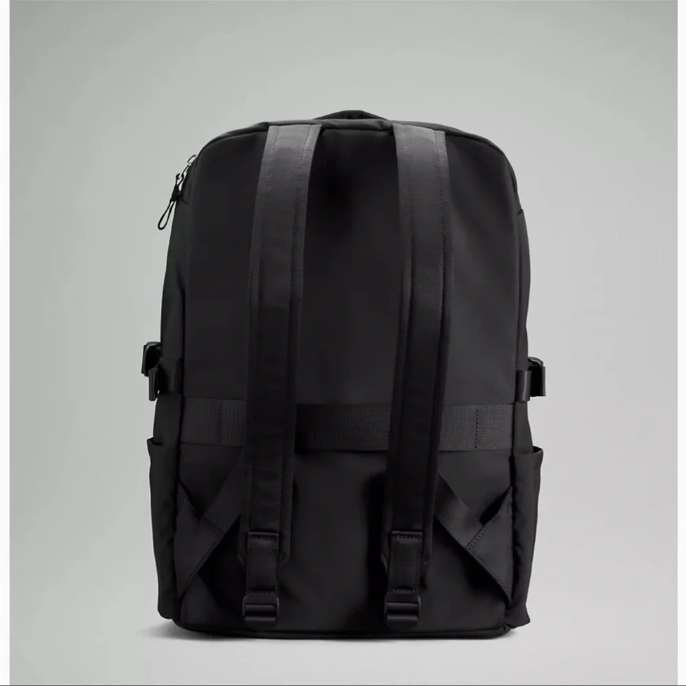 Lululemon 🍋 Crew Backpack 22L Black  🍋🍋